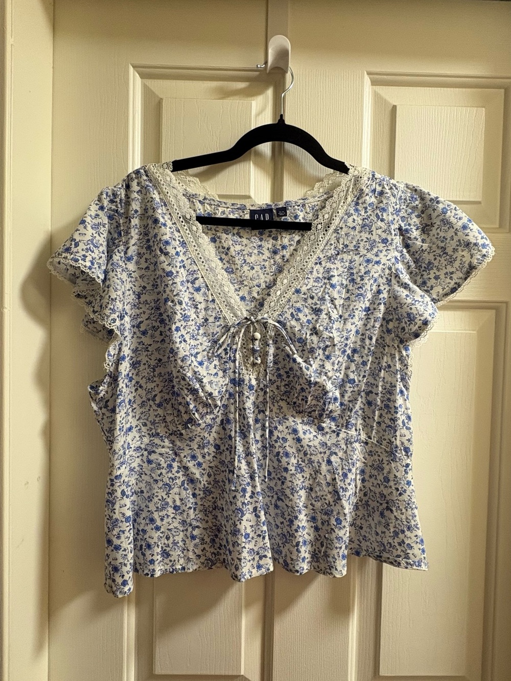 GAP Blue and White Floral Lace-Trim Peasant Top